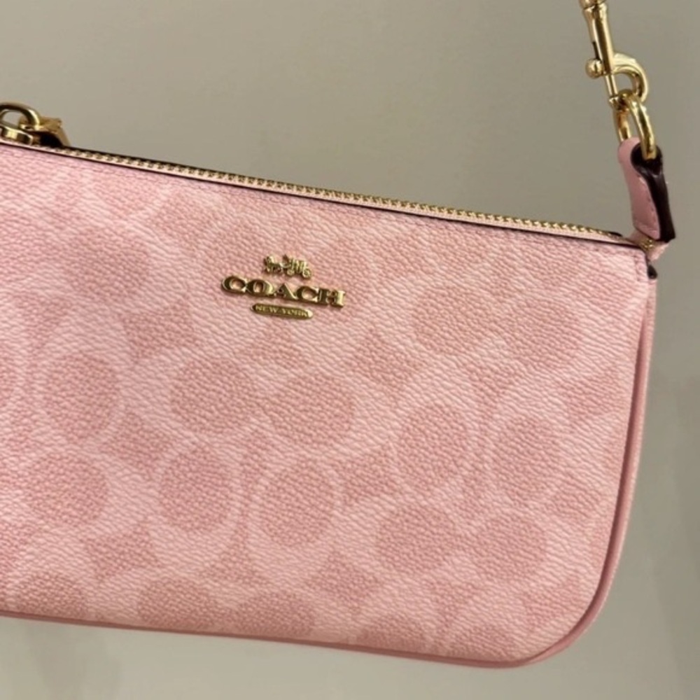 Nolita 19 In Signature Canvas - Picture 3 of 8